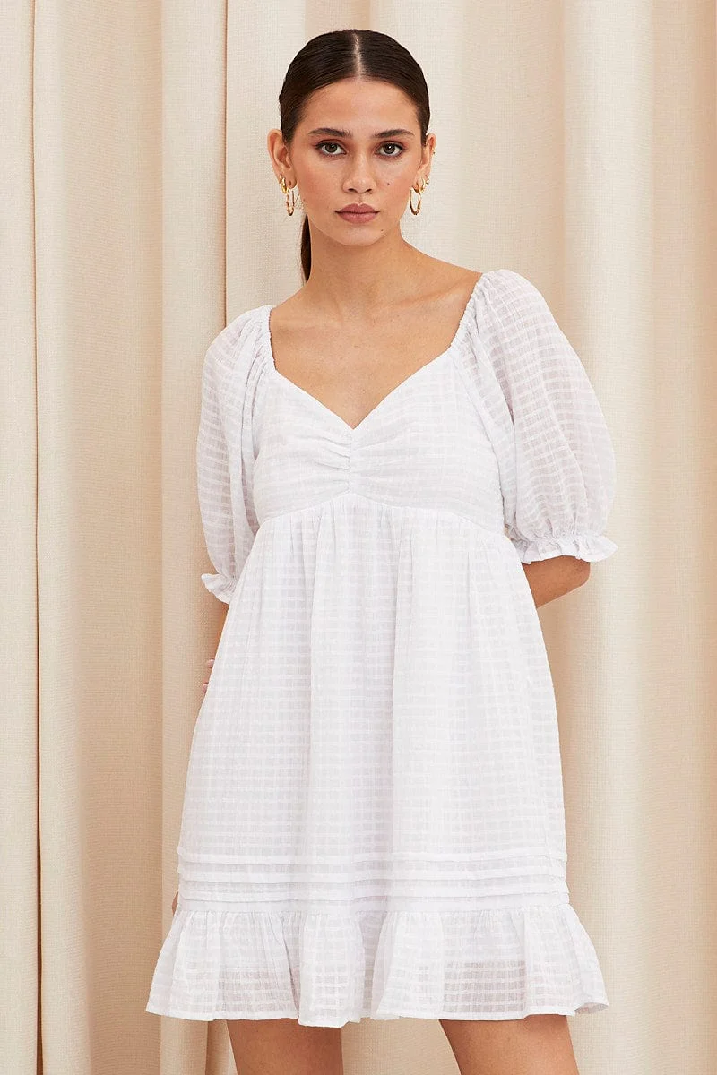 White Fit And Flare Dress Short Sleeve Sweetheart Neck - Image 3
